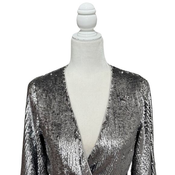 Alice + Olivia Anne Embellished Sequin Belted Wrap Dress Silver 0 NWT - Picture 4 of 10
